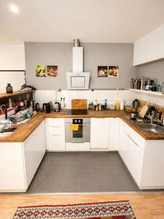 Anzeigenbild: Schöne 2 Zi. Wohnung mit schöner Einbauküche in TU Nähe und zentraler Lage