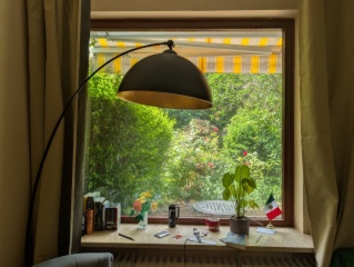 Anzeigenbild: Großes Zimmer mit Terrasse zum Garten in 3er-WG
