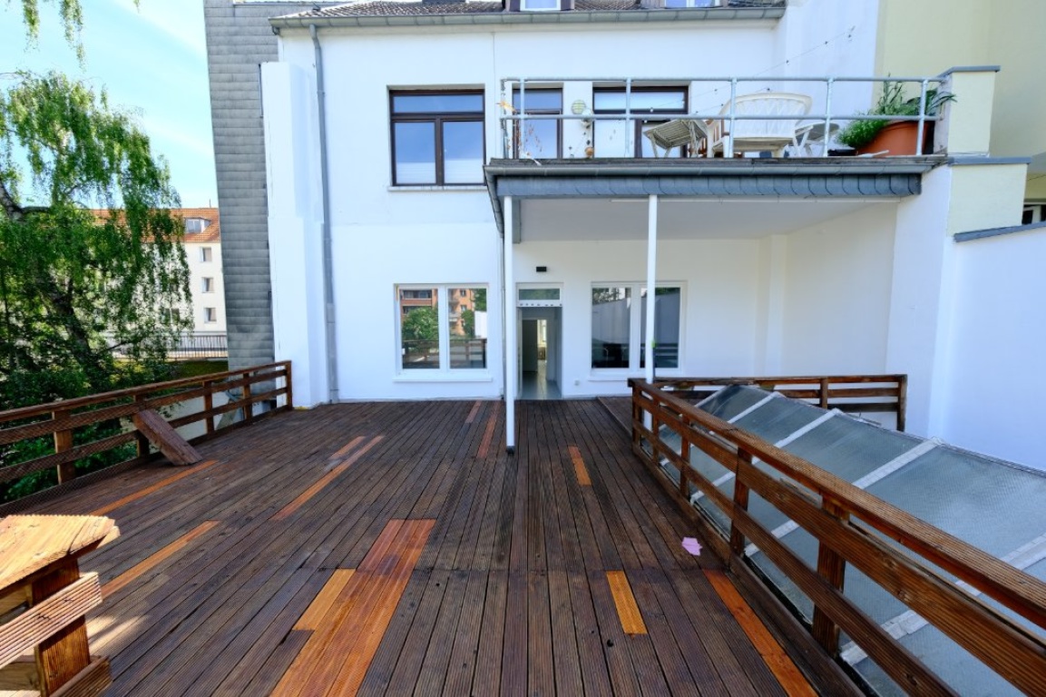 Modern and Fully Furnished 4-Person Shared Apartment (4 Rooms) with Terrace and Built-in Kitchen in Frankenberger Viertel – Brabantstraße 8, 52070 Aachen Aachen – Vorschaubild 4