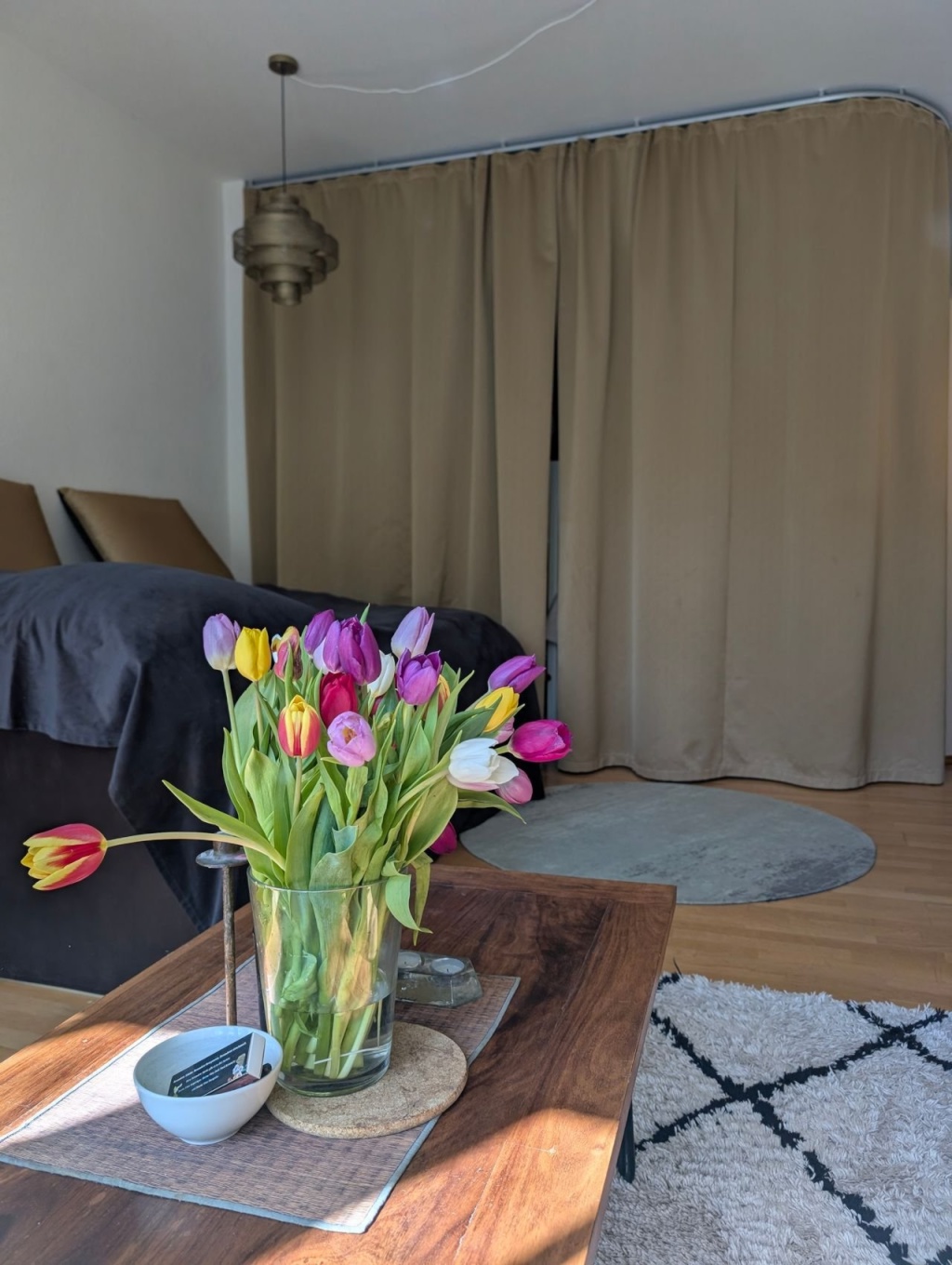 Möblierte Altbauwohnung mit großer Südfensterfront und Blick ins Grüne | All-Inclusive – Wiesbadener Str. 9, 12161 Berlin Friedenau – Vorschaubild 3