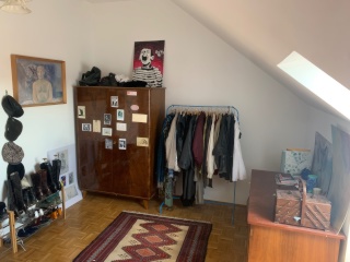 Anzeigenbild: WG-Zimmer mit Wohnzimmer und großem Balkon zur Untermiete Ende Juli - Ende September