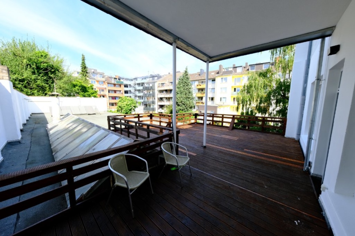 Modern and Fully Furnished 4-Person Shared Apartment (4 Rooms) with Terrace and Built-in Kitchen in Frankenberger Viertel – Brabantstraße 8, 52070 Aachen Aachen – Vorschaubild 3