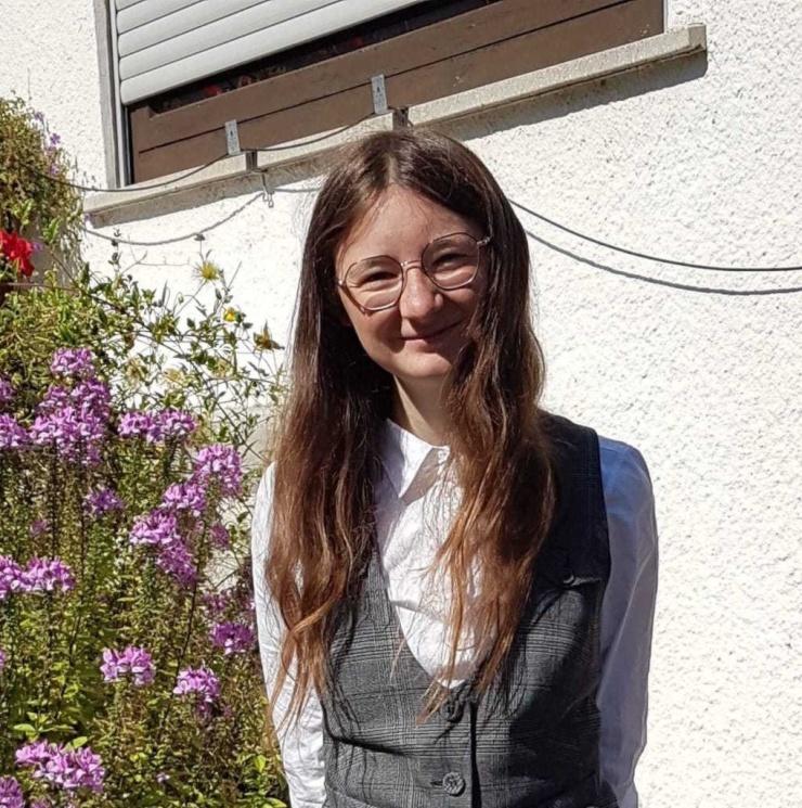 Anzeigenbild: Friederike (19, student) searching for a room