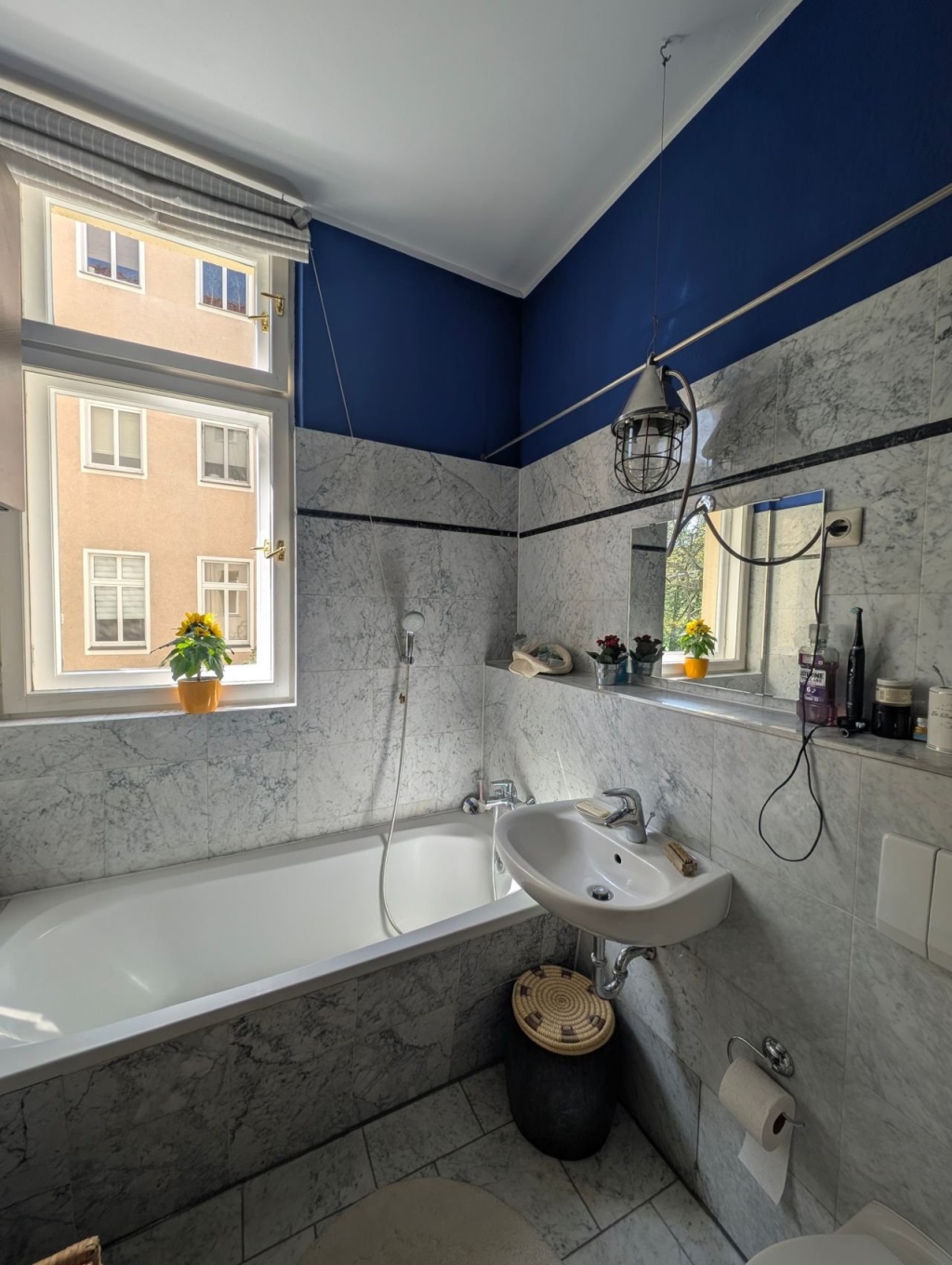 Möblierte Altbauwohnung mit großer Südfensterfront und Blick ins Grüne | All-Inclusive – Wiesbadener Str. 9, 12161 Berlin Friedenau – Vorschaubild 11