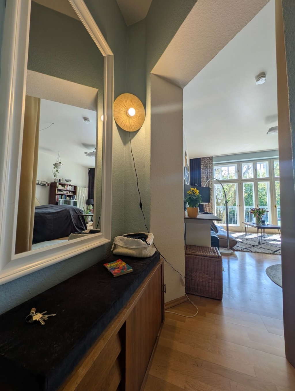 Möblierte Altbauwohnung mit großer Südfensterfront und Blick ins Grüne | All-Inclusive – Wiesbadener Str. 9, 12161 Berlin Friedenau – Vorschaubild 4