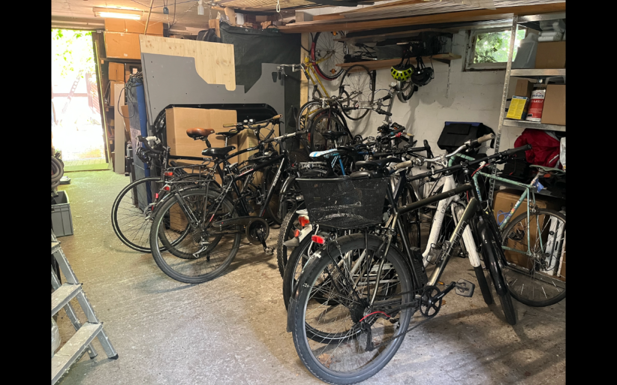 WG-Zimmer Aaseestadt Boeselagerstraße - Garage