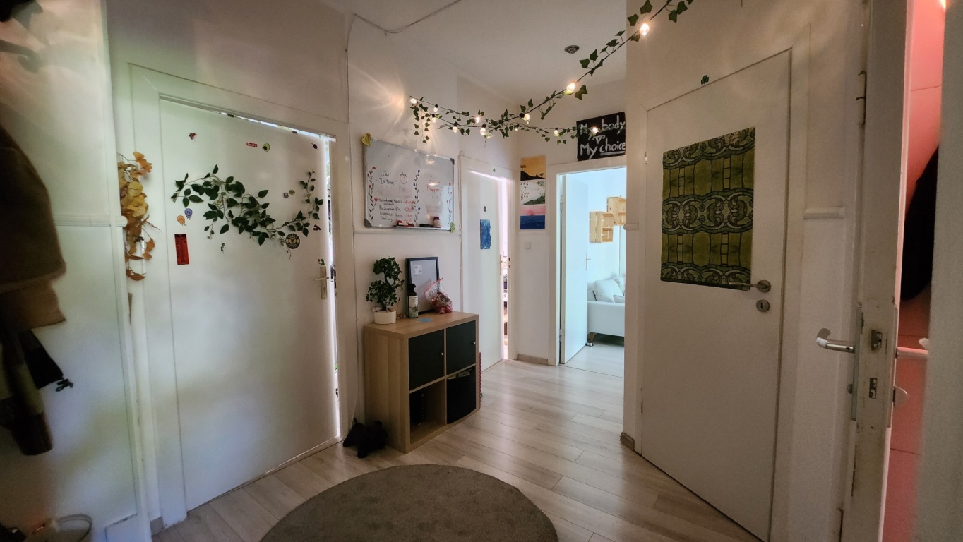 WG-Zimmer Tempelhof Rathausstraße - Flur (links ist die Tür zum Zimmer)