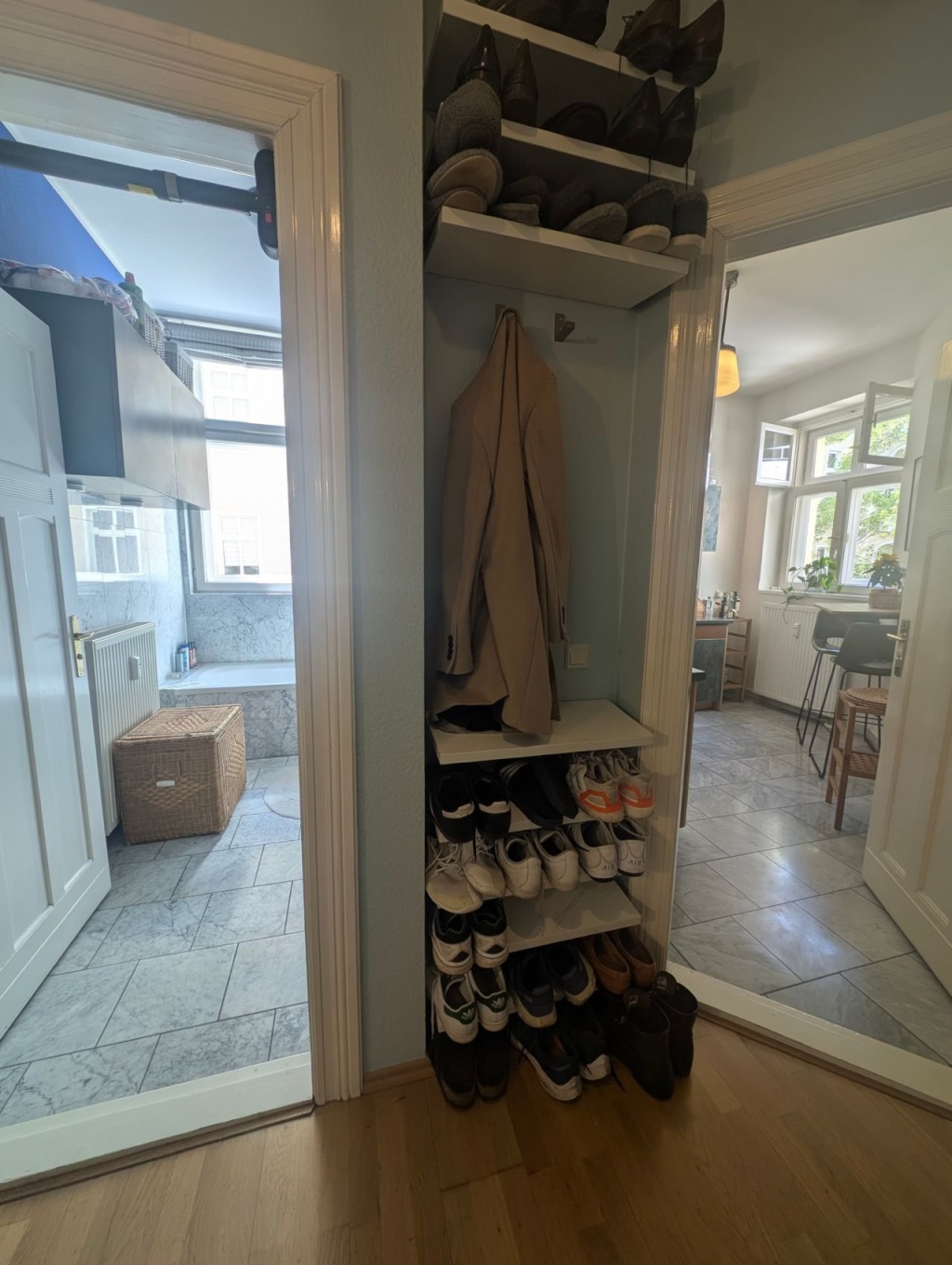 Möblierte Altbauwohnung mit großer Südfensterfront und Blick ins Grüne | All-Inclusive – Wiesbadener Str. 9, 12161 Berlin Friedenau – Vorschaubild 6