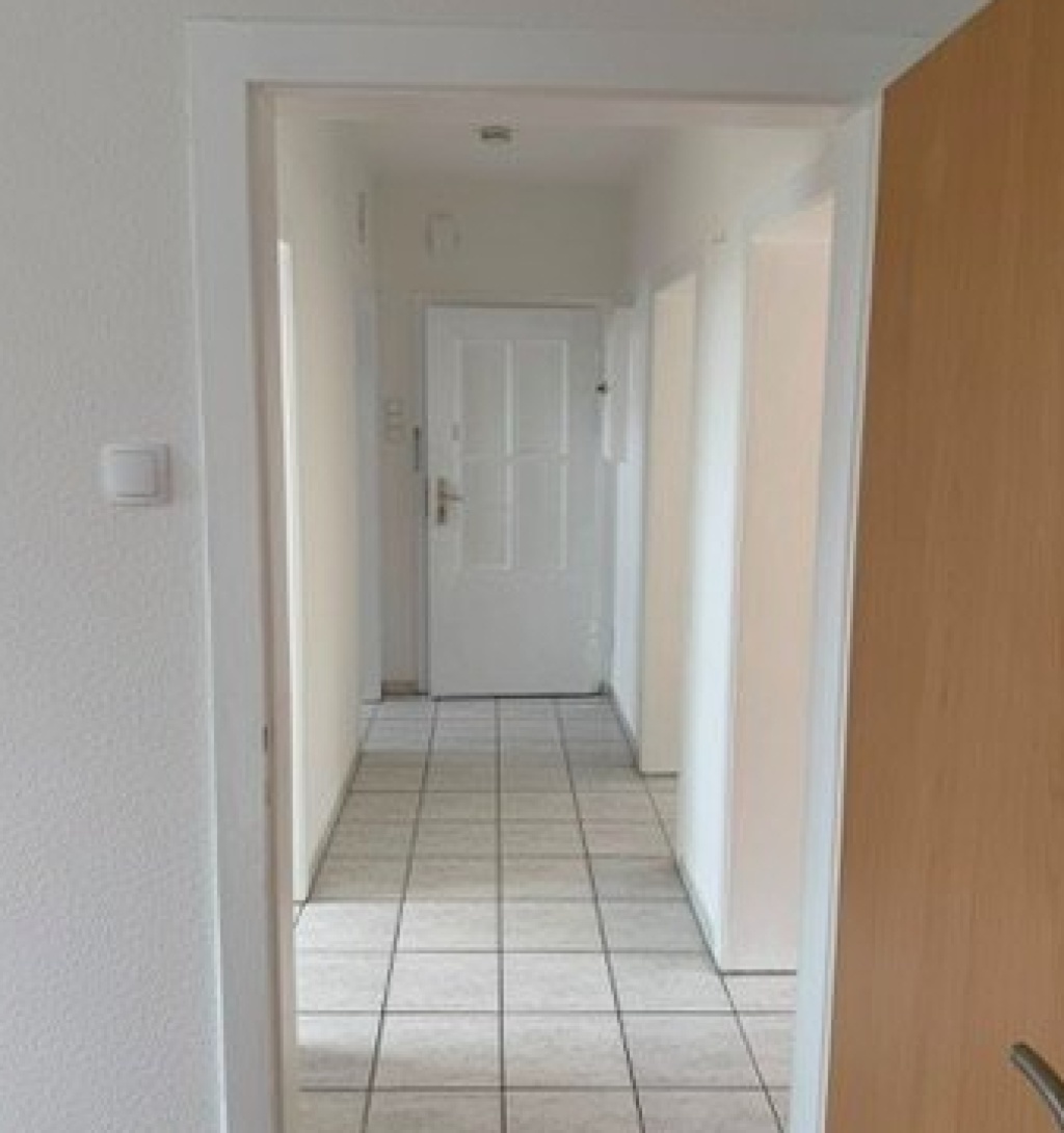 Studenten WG mit EBK! Provisionsfre ! Frisch renoviert.