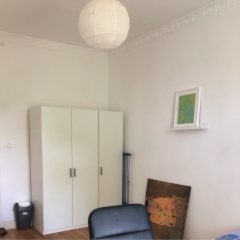 Ad image: Helles Zimmer mit Blick in den Garten