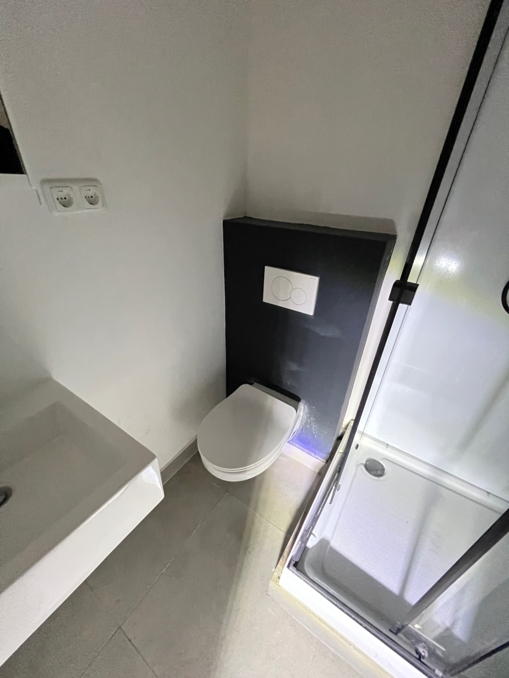 Neu möbliertes Zimmer mit eigenem WC und eigener Dusche und eigene kleine Kochgelegenheit – 68159 Mannheim Nähe Uni / Schloss Mannheim – Vorschaubild 3