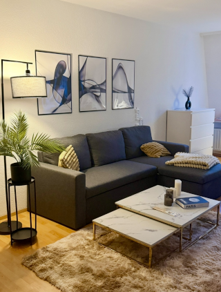 Anzeigenbild: Wunderschöne vollmöblierte 2 Zimmerwohnung mit Balkon