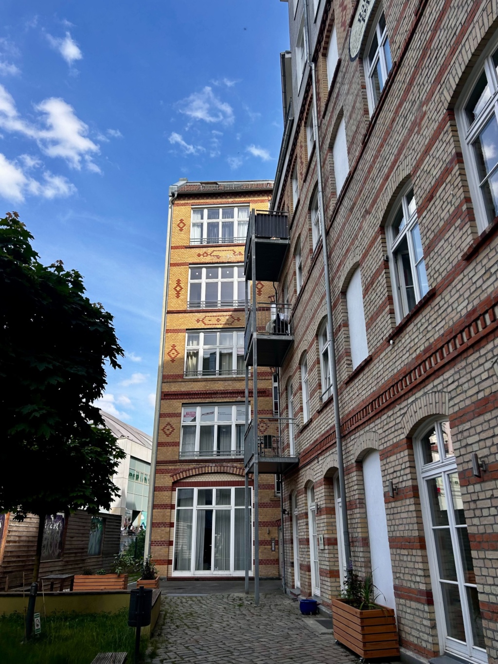 LOFT (Flexible Mietdauer): Lichtdurchflutetes Fabrik-Loft im Prenzlauer Berg; 3,6m Decken, Kamin & All-Inclusive – Schönhauser Allee 74, 10437 Berlin Prenzlauer Berg – Vorschaubild 14