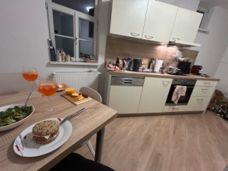 Ad image: zentrales WG/Zimmer in 4er Mädels WG