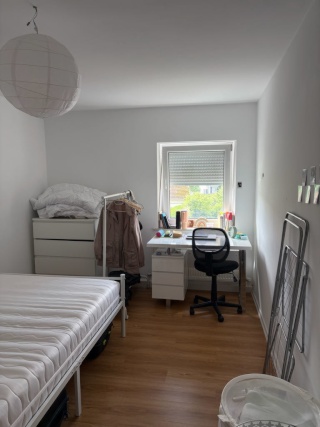 Anzeigenbild: A cozy 17m2 room in a 4-sharing flatshare.