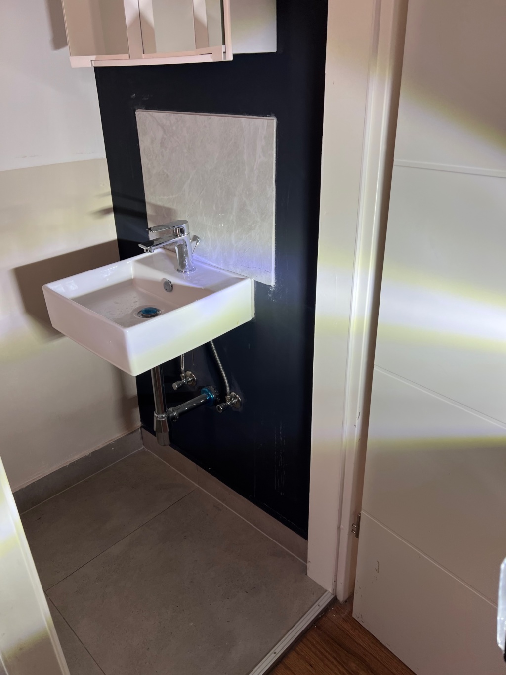 Neu möbliertes Zimmer mit eigenem WC und eigener Dusche und eigene kleine Kochgelegenheit – 68159 Mannheim Nähe Uni / Schloss Mannheim – Vorschaubild 4