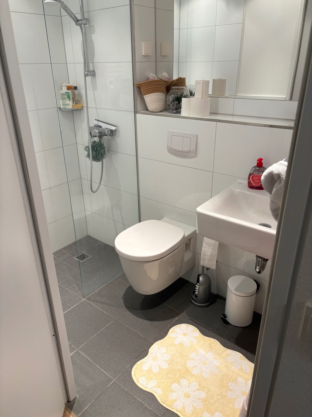 Möbliertes 1-Zimmer-Apartment zur Untermiete (6 Monate) In Köln Neustadt-Süd – Dasselstraße 1, 50674 Köln Neustadt-Süd – Vorschaubild 5