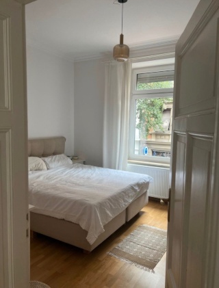 Ad image: Helle, voll möblierte 2,5-Zimmer-Wohnung auf der Berger Straße – Oktober bis Dezember