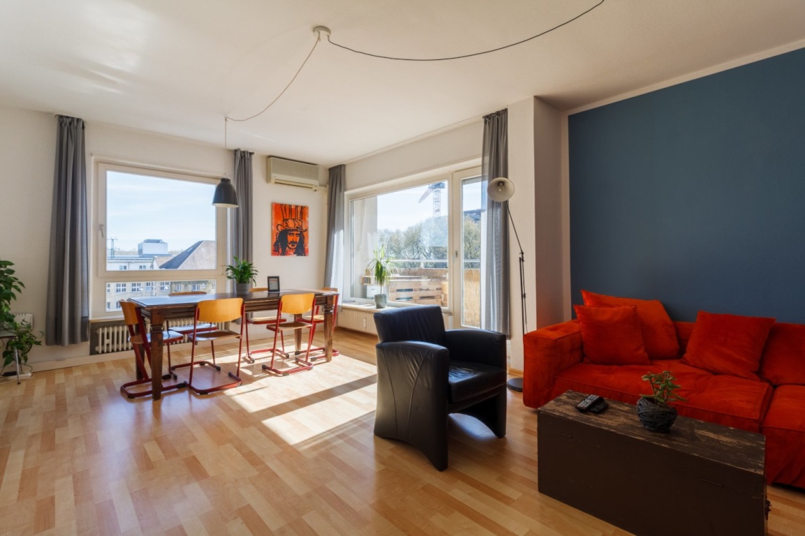 Große möblierte 4-Zimmer-Wohnung direkt am Hauptbahnhof Karlsruhe – WG-geeignet, 130 m2, 2 Balkone – Bahnhofplatz 10, 76137 Karlsruhe Südweststadt – Vorschaubild 3