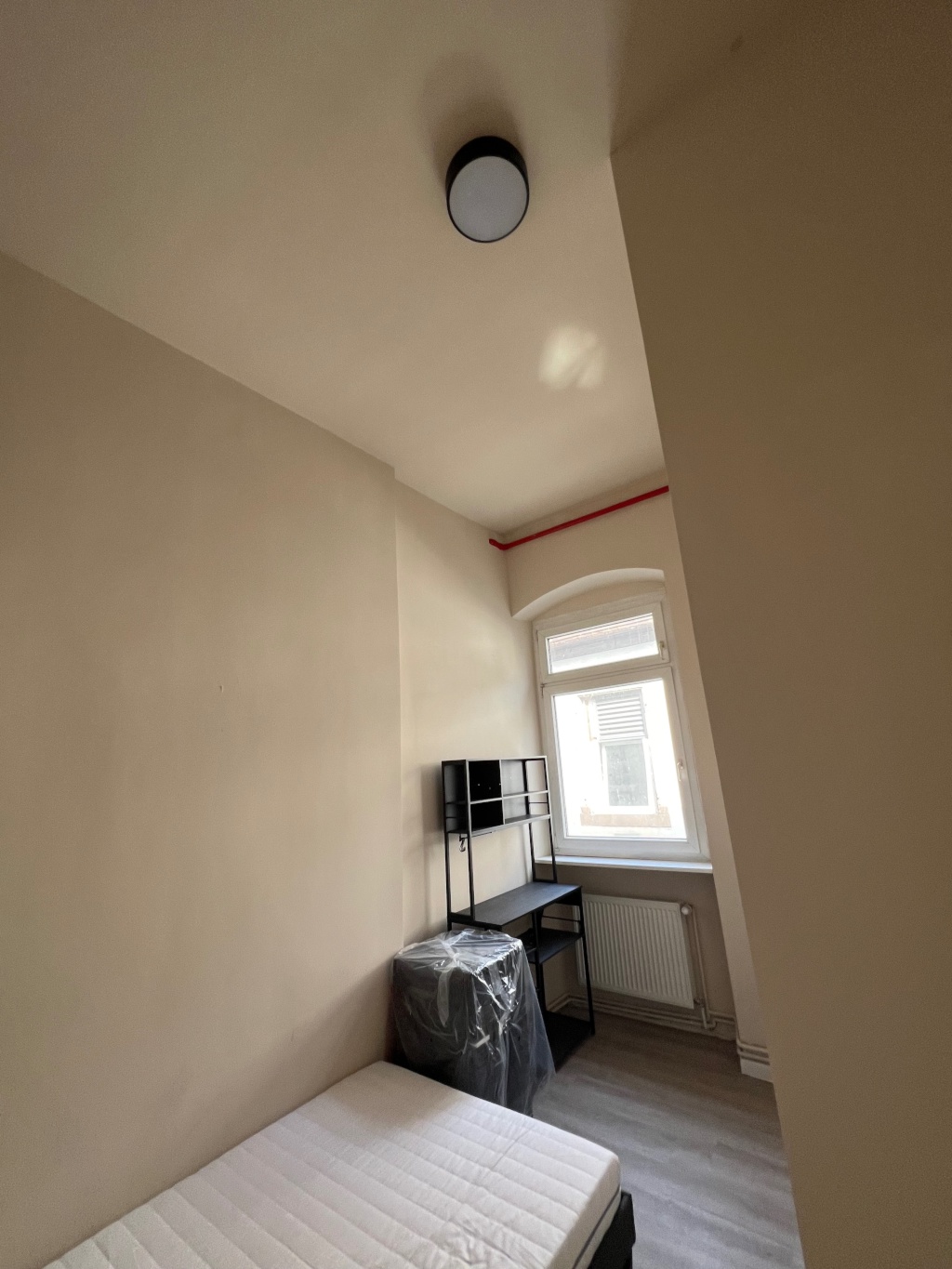 Neu möbliertes Zimmer mit eigenem WC und eigener Dusche und eigene kleine Kochgelegenheit – 68159 Mannheim Nähe Uni / Schloss Mannheim – Vorschaubild 2