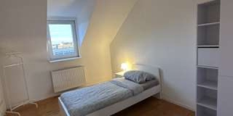 Anzeigenbild: Charmantes Zimmer in der 2,5-Zimmer Wohnung im 4. OG in Düsseldorf