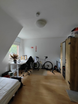 Anzeigenbild: 2 freie WG-Zimmer in 4er WG