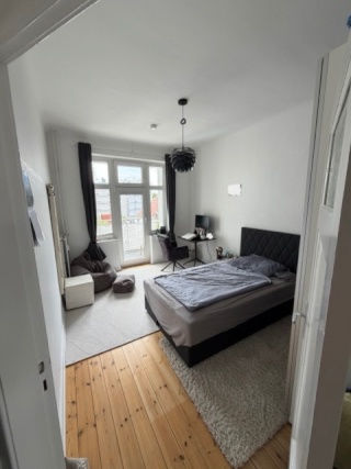 Anzeigenbild: Alsternahes Zimmer mit privatem Balkon auf der Uhlenhorst