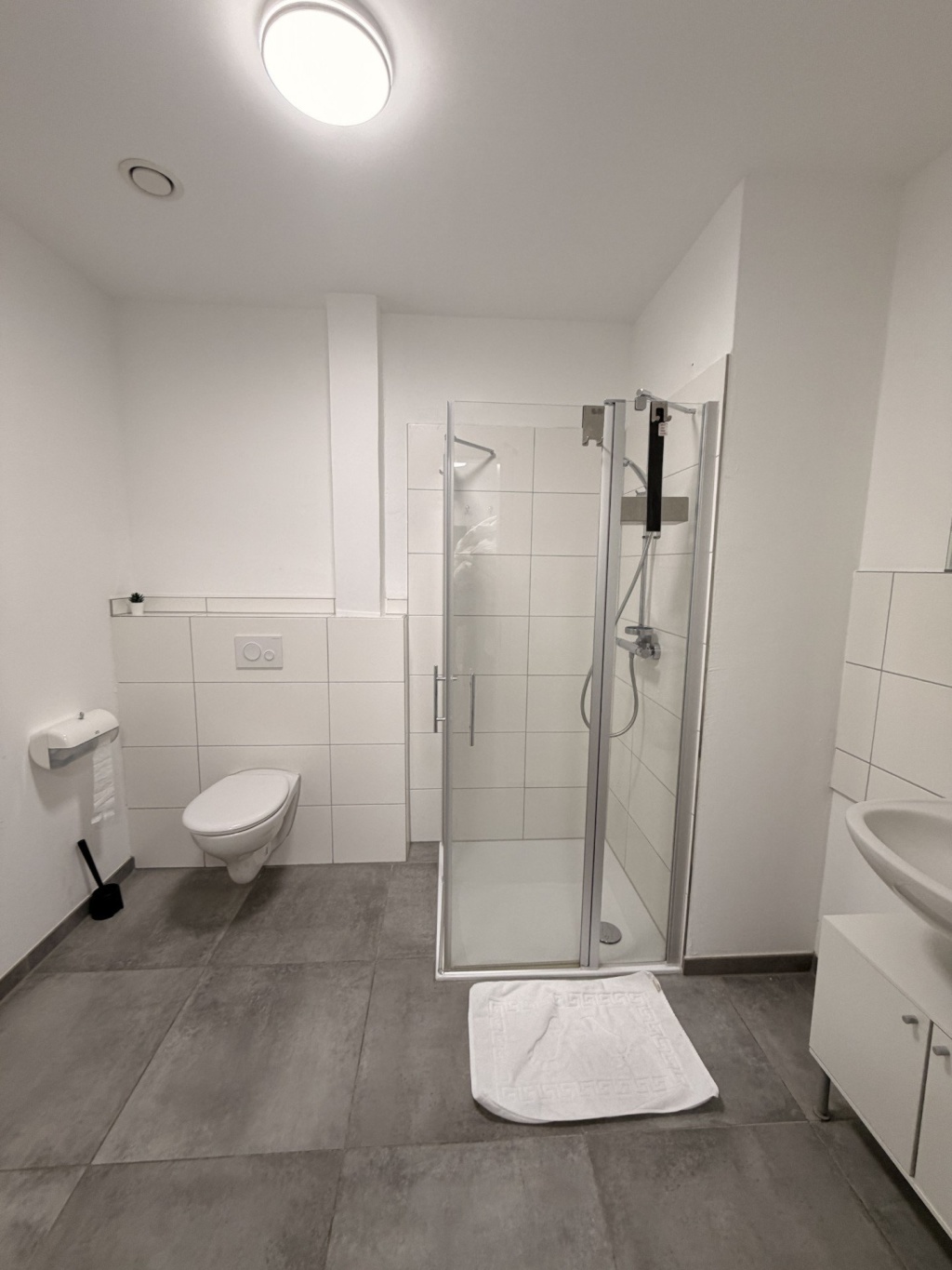 Möblierte Neubauwohnung mit Balkon – WG-geeignet für bis zu 4 Personen-Sofort verfügbar, Kurz oder Langzeit möglich – Bremer Heerstraße 19, 28719 Bremen Burg-Grambke – Vorschaubild 2