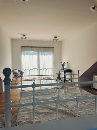 Anzeigenbild: Ab 1. Oktober: Business -WG / Großzügiges Studio ca. 30 m2 + Büroraum, ca.10 m2 Nähe Schulzentrum / Krankenhaus
