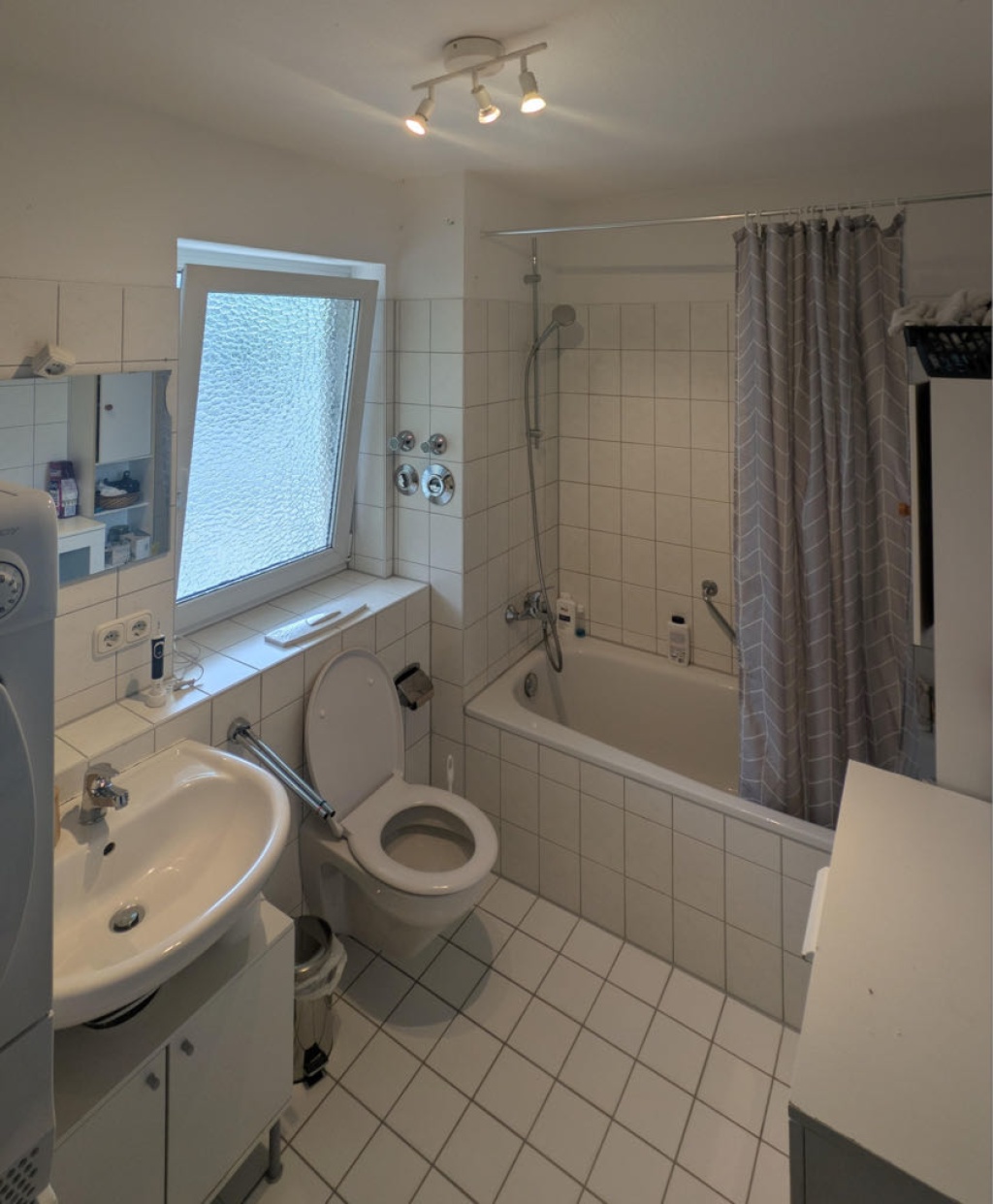 WG-Zimmer Bruck Goerdelerstraße - Großes Bad