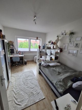Anzeigenbild: Schönes WG-Zimmer in gemütlicher 3er WG