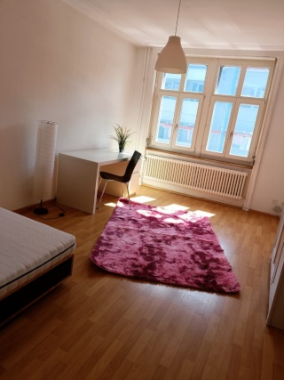 Imagen del anuncio: Sehr grosses möbliertes WG-Zimmer mit Doppelbett nähe ÖV
