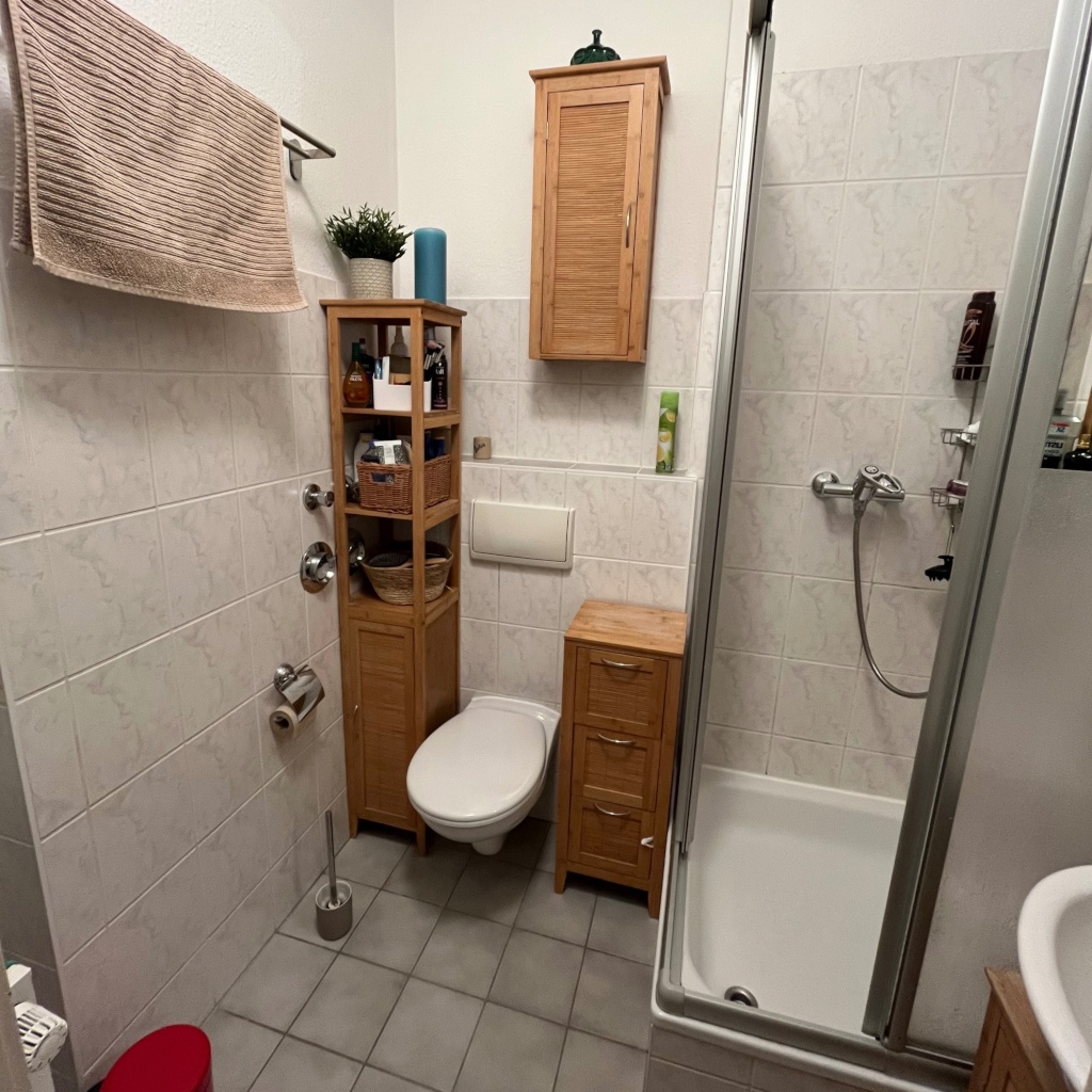 Zwischenmiete für 8 Monate; helle sanierte Altbauwohnung (83qm, 3 Zimmer), möbliert, zentral gelegen und sehr gut angebunden. – Robert-Koch-Straße, 1219 Dresden Strehlen – Vorschaubild 10