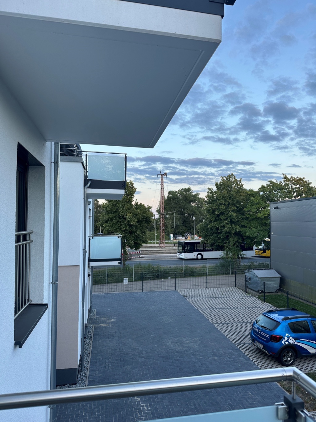 Möblierte Neubauwohnung mit Balkon – WG-geeignet für bis zu 4 Personen-Sofort verfügbar, Kurz oder Langzeit möglich – Bremer Heerstraße 19, 28719 Bremen Burg-Grambke – Vorschaubild 4