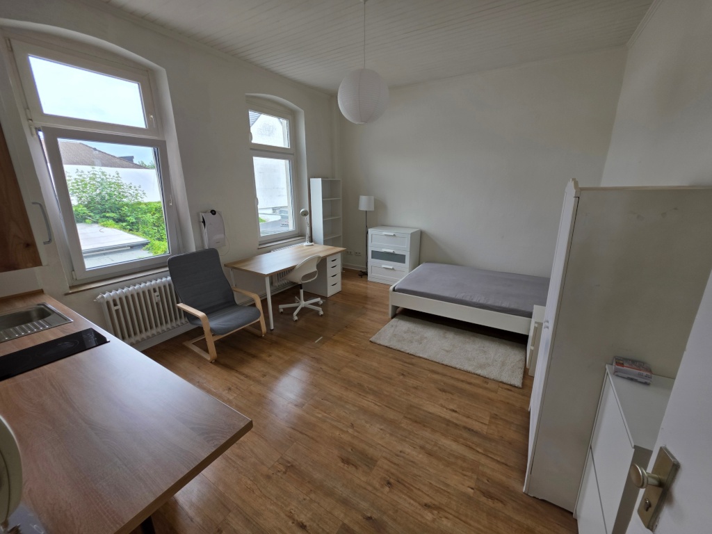 Helles Studentenzimmer möbliert, ca. 21qm + Badmitnutzung