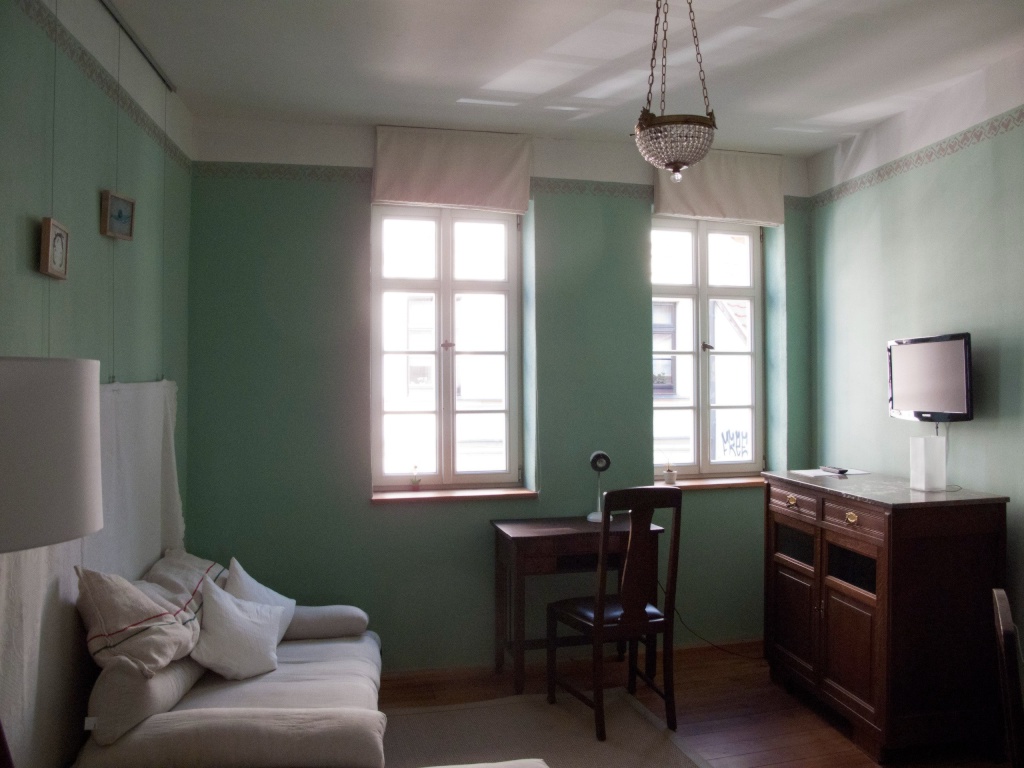 Möblierte 2-R-Wohnung in der Altstadt, komplett eingerichtet Pauschalmiete incl. aller Nebenkosten – Moritzstr., 99084 Erfurt Erfurt-Altstadt – Vorschaubild 2
