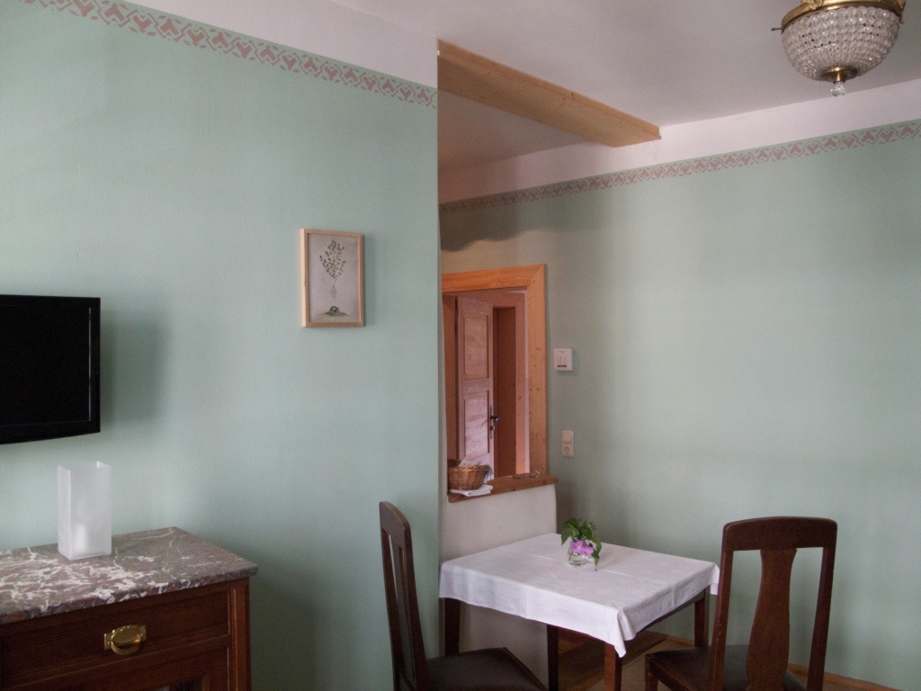 Möblierte 2-R-Wohnung in der Altstadt, komplett eingerichtet Pauschalmiete incl. aller Nebenkosten – Moritzstr., 99084 Erfurt Erfurt-Altstadt – Vorschaubild 3
