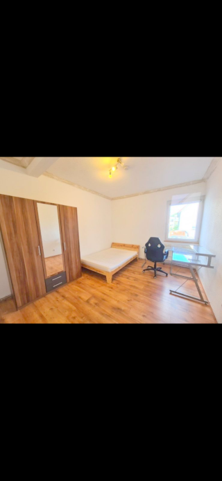 Anzeigenbild: Möbliertes Zimmer in 4er WG zu vermieten