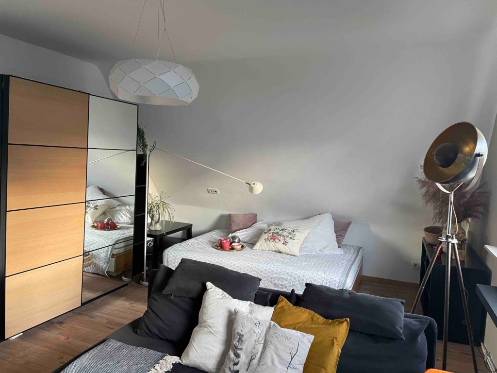 WG-Zimmer Waldheim Am Klingenrain 13 - 2 m wardrobe with mirrored doors, double bed