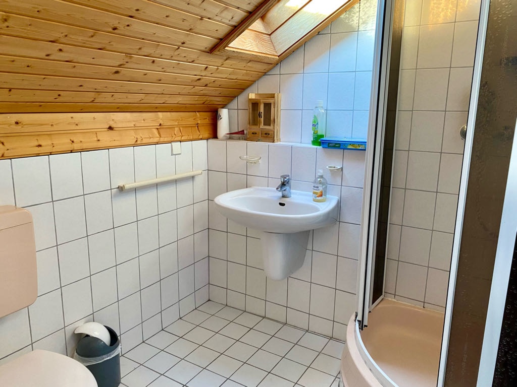 WG-Zimmer Waiblingen Ameisenbühl - Bad mit WC 2