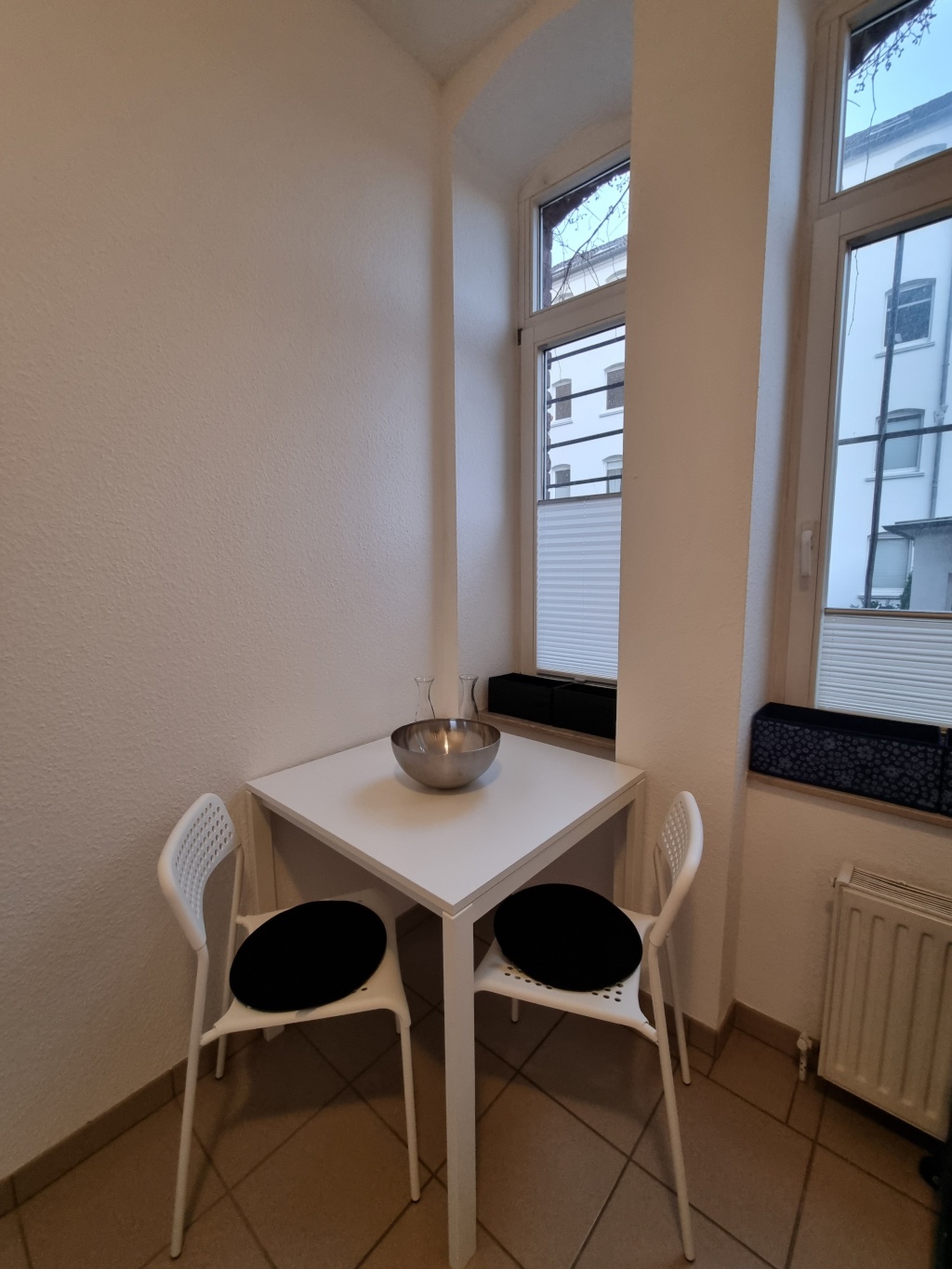 Pauschalmiete - Große 4 ZKB Wohnung mit zwei Apartments (Doppelzimmer-Apartment 26m2, Studiozimmer 30m2) für 2er WG: Schick möblierte Gemeinschaftsräume WZ/EZ/Küche/Bad in der Mitte auf über 100m2 Wohnfläche direkt am Park Schönfeld – Frankfurter Straße 159, 34121 Kassel Südstadt – Vorschaubild 9