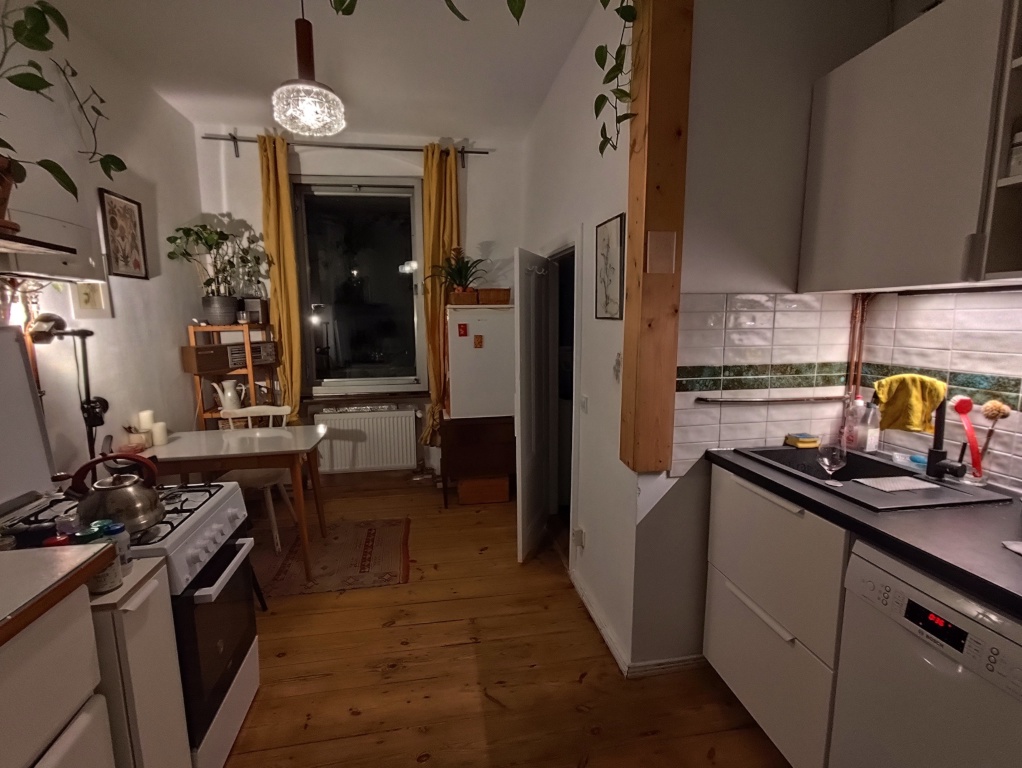Schöne helle Wohnung im Schillerkiez (Neukölln) - nur für Frauen