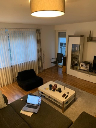 Anzeigenbild: Möbliertes WG-Zimmer mit Balkon – 5 Min. zum Hbf