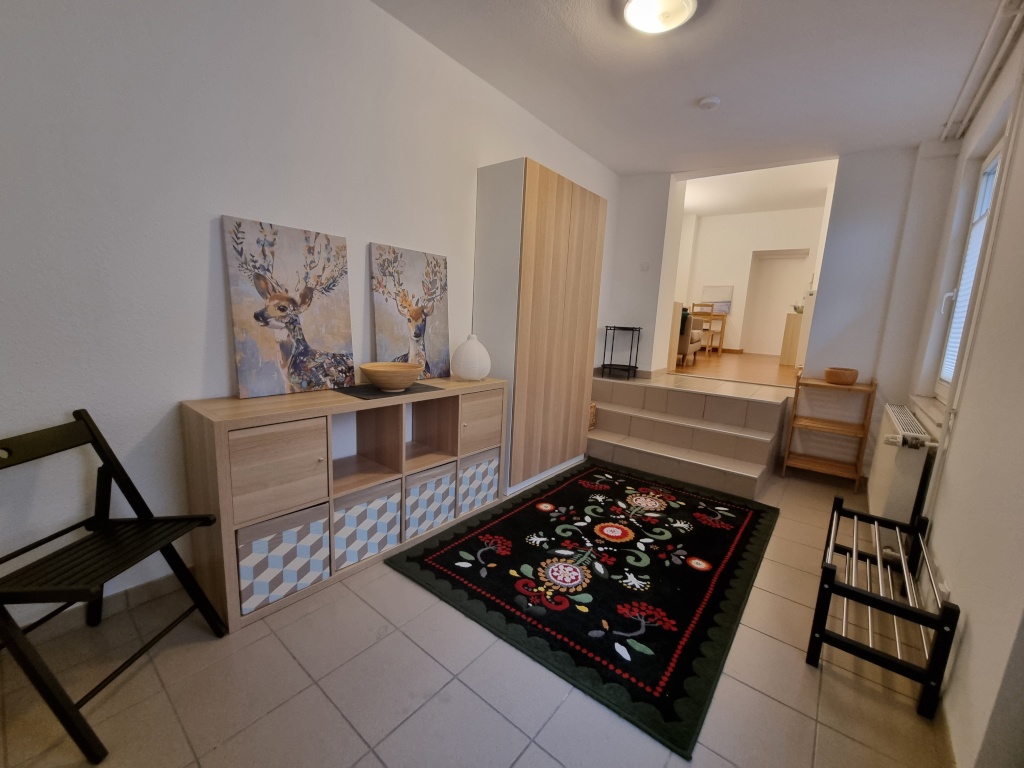 Pauschalmiete - Große 4 ZKB Wohnung mit zwei Apartments (Doppelzimmer-Apartment 26m2, Studiozimmer 30m2) für 2er WG: Schick möblierte Gemeinschaftsräume WZ/EZ/Küche/Bad in der Mitte auf über 100m2 Wohnfläche direkt am Park Schönfeld – Frankfurter Straße 159, 34121 Kassel Südstadt – Vorschaubild 4