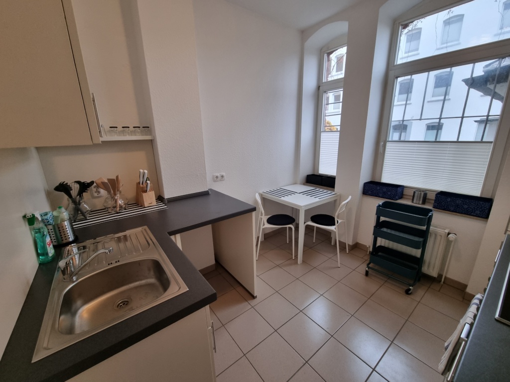 Pauschalmiete - Große 4 ZKB Wohnung mit zwei Apartments (Doppelzimmer-Apartment 26m2, Studiozimmer 30m2) für 2er WG: Schick möblierte Gemeinschaftsräume WZ/EZ/Küche/Bad in der Mitte auf über 100m2 Wohnfläche direkt am Park Schönfeld – Frankfurter Straße 159, 34121 Kassel Südstadt – Vorschaubild 8