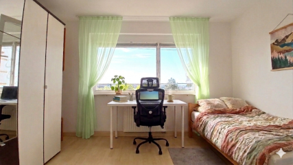 Anzeigenbild: Modernes Wohlfühlzimmer in Erlangen: All-In Flatrate, Highspeed-WLAN, sanierte 2er-WG & traumhafter Weitblick (5. OG)