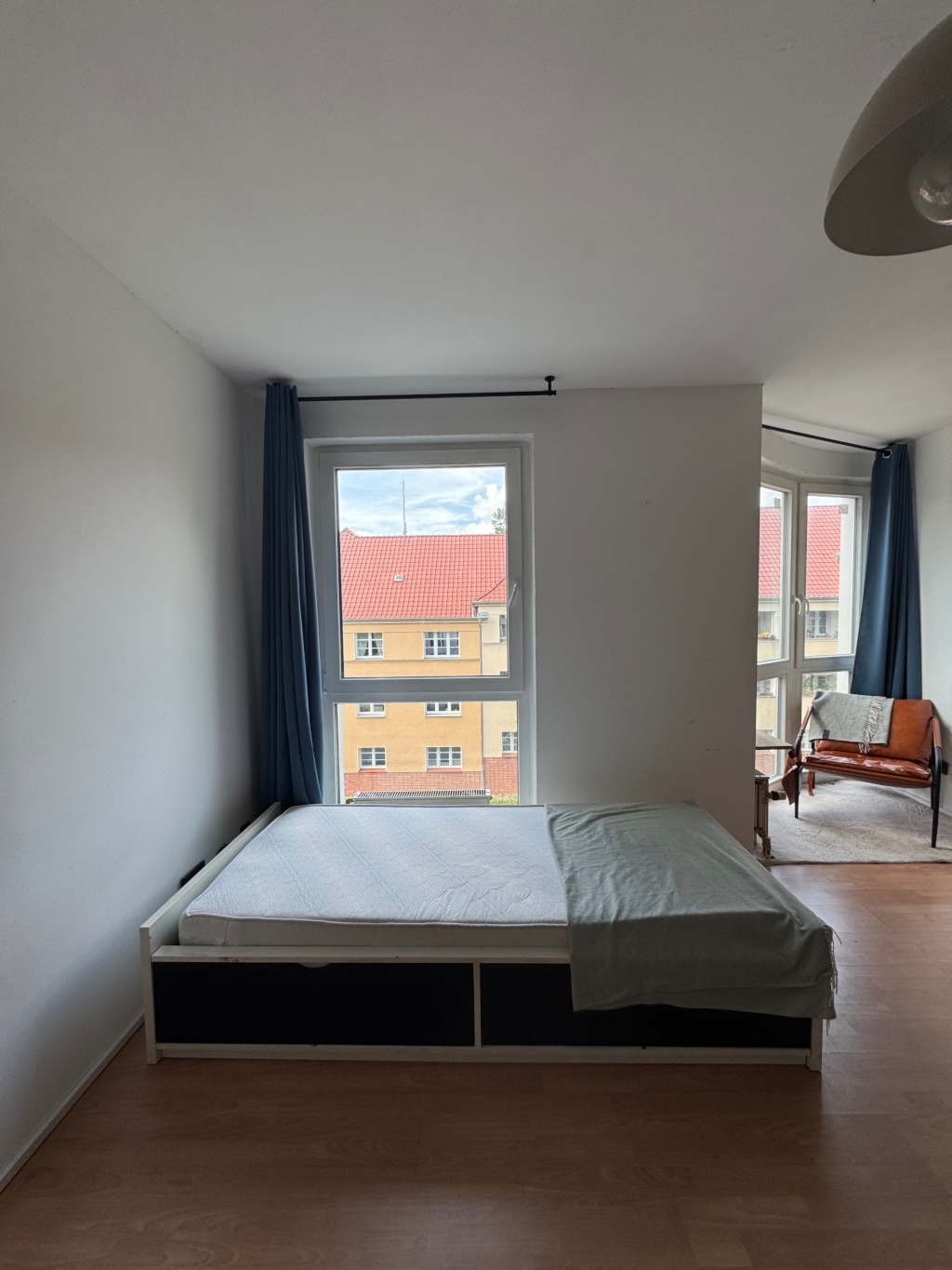 Hell & möbliert: 1-Zi mit neuer Designküche – Tempelhof, befristet – Rathausstraße 65, 12105 Berlin Mariendorf – Vorschaubild 2