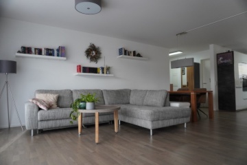 Ad image: Hochwertig möblierte 3-Zimmer-Wohnung mit großem Balkon & TG - Nähe Schweiz