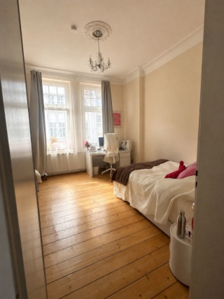 Anzeigenbild: ZWISCHENMIETE !!! Schönes zentrales WG Zimmer