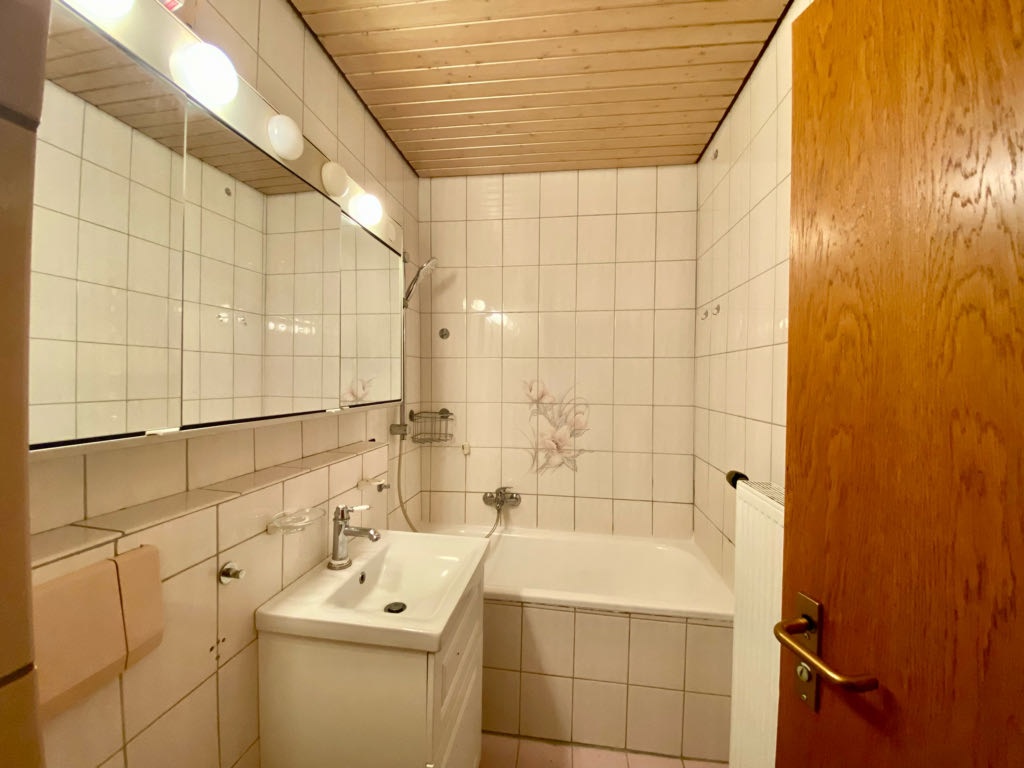 WG-Zimmer Waiblingen Ameisenbühl - Bad mit WC 1